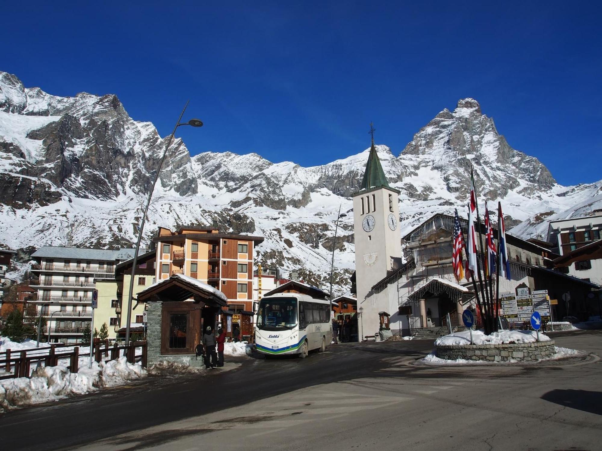 Contemporary Apartment In Breuil Cervinia Near Ski Area Exterior foto