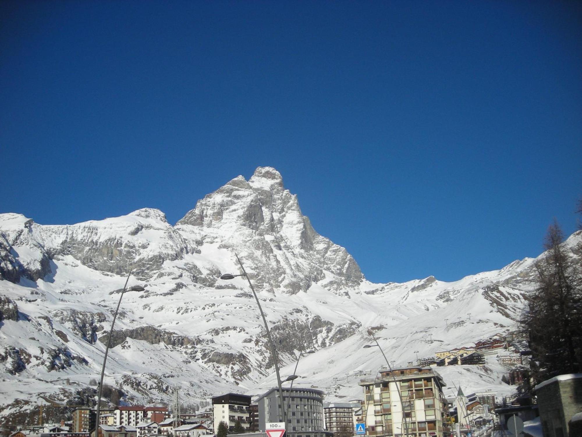 Contemporary Apartment In Breuil Cervinia Near Ski Area Exterior foto